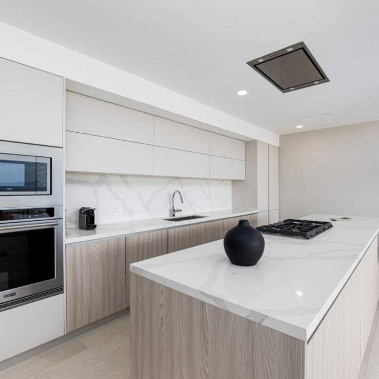 4-bed beachfront Lux Apartment - Apartamento - 55