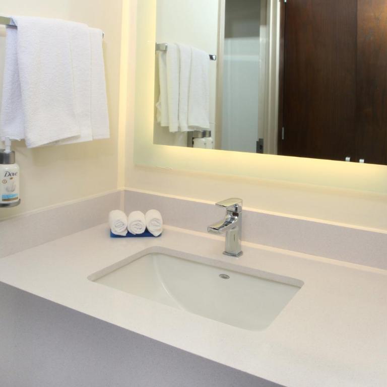 Holiday Inn Express Monterrey Galerias-San Jeronimo by IHG - Standard Room - 4
