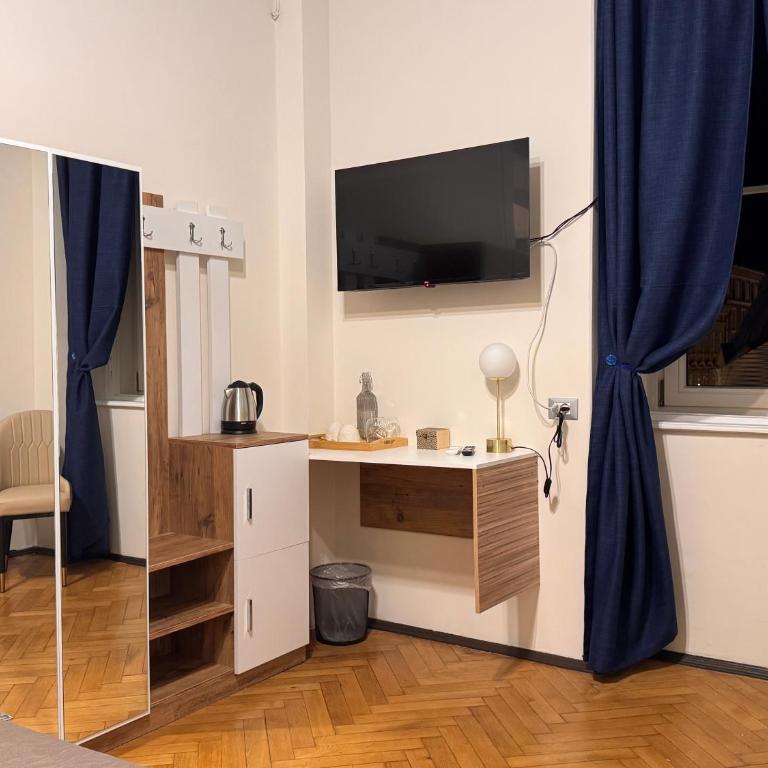 Bed and Chic art rooms - Standard Queen Room - 2