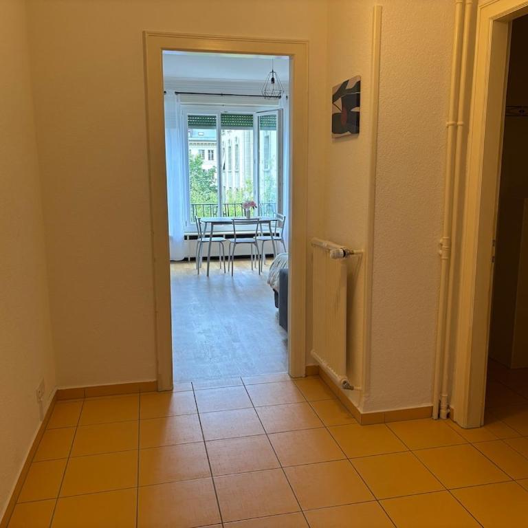 2 bedrooms accommodation 10 min from the train station - Apartment mit 1 Schlafzimmer - 3