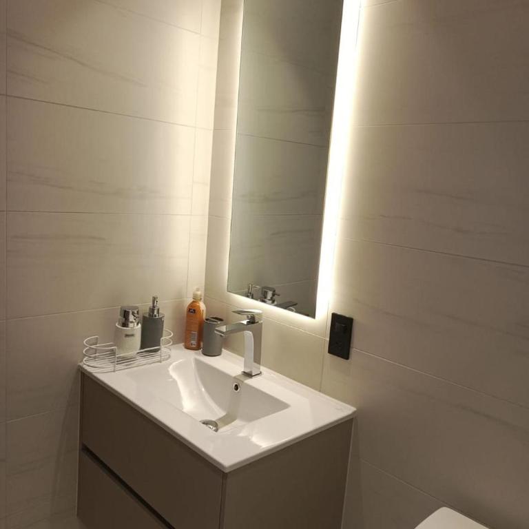Sensory Shelter in front of La Carolina with Jacuzzi - One-Bedroom Apartment - 16