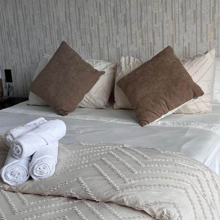 Sensory Shelter in front of La Carolina with Jacuzzi - One-Bedroom Apartment - 28