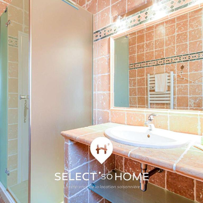 SELECTsoHOME - Villa vue mer avec piscine à Bormes-les-Mimosas - VILLA THALASSA - Three-Bedroom Home - 9
