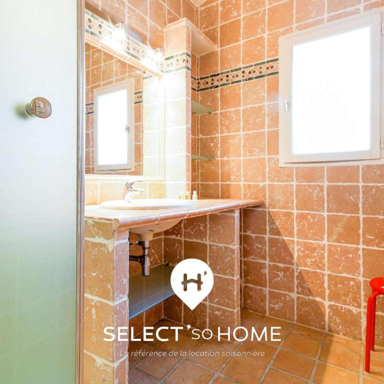 SELECTsoHOME - Villa vue mer avec piscine à Bormes-les-Mimosas - VILLA THALASSA - Three-Bedroom Home - 10