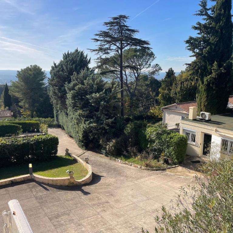T2 de la Bastide Rouge vue exceptionnelle (180°) sur Aix domaine privé T2 indépendant de 37 m2 avec terrasse exposée plein sud Piscine 10 X 5 - Villa - 9