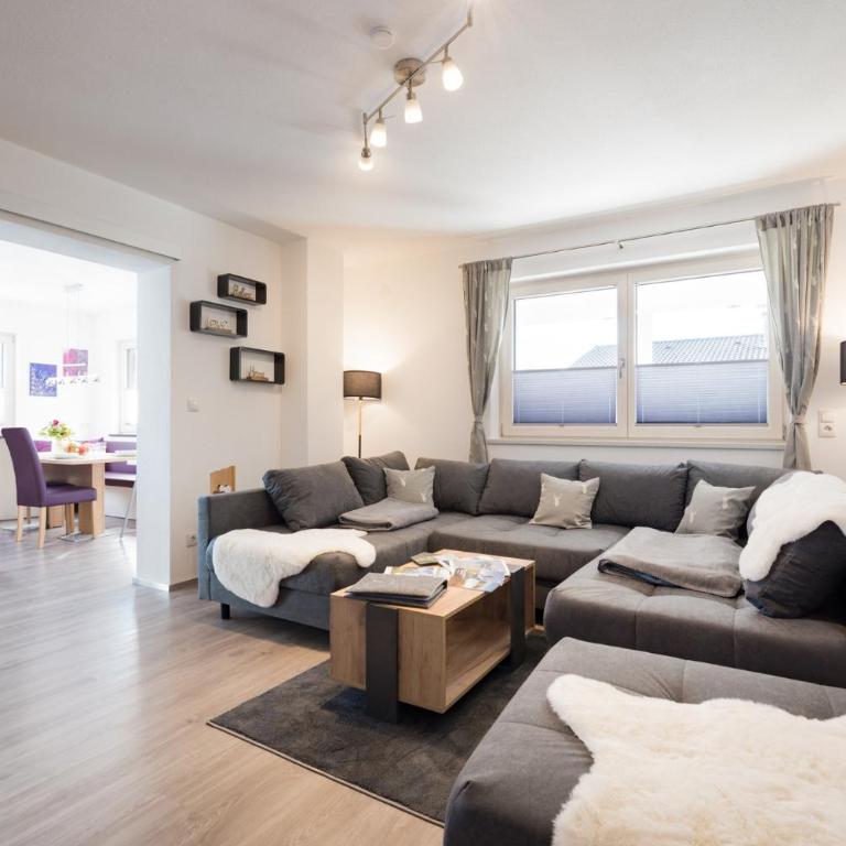 Apart Dahoam - Deluxe Apartment with Three-Bedroom and Mountain View - 19