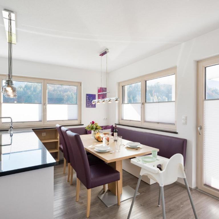 Apart Dahoam - Deluxe Apartment with Three-Bedroom and Mountain View - 13