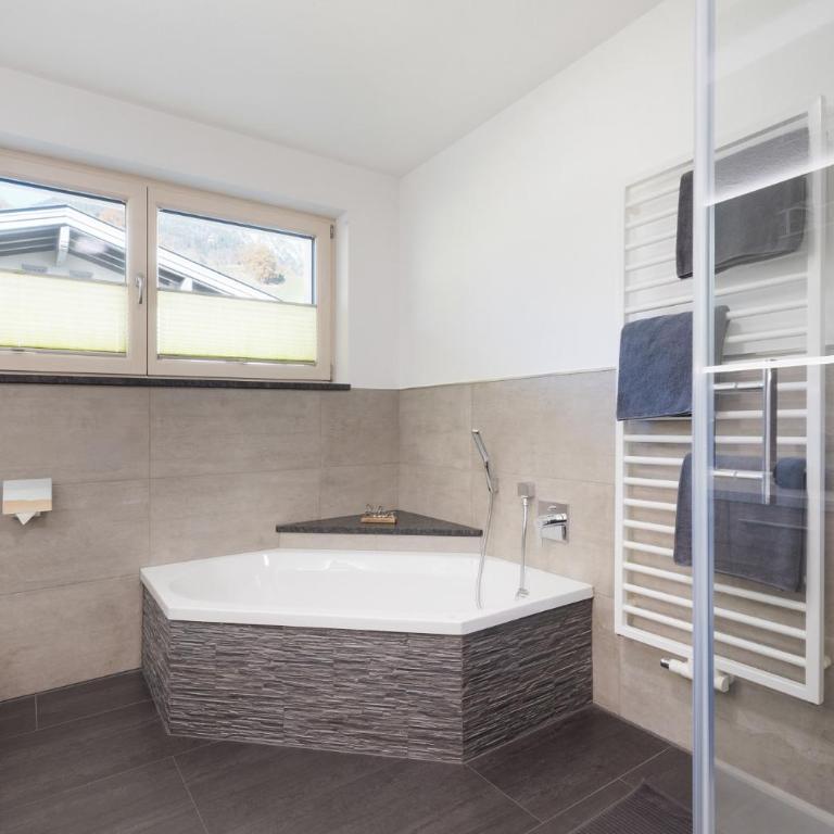 Apart Dahoam - Deluxe Apartment with Three-Bedroom and Mountain View - 22