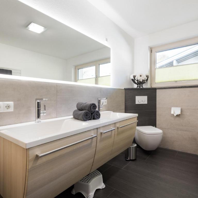 Apart Dahoam - Deluxe Apartment with Three-Bedroom and Mountain View - 23