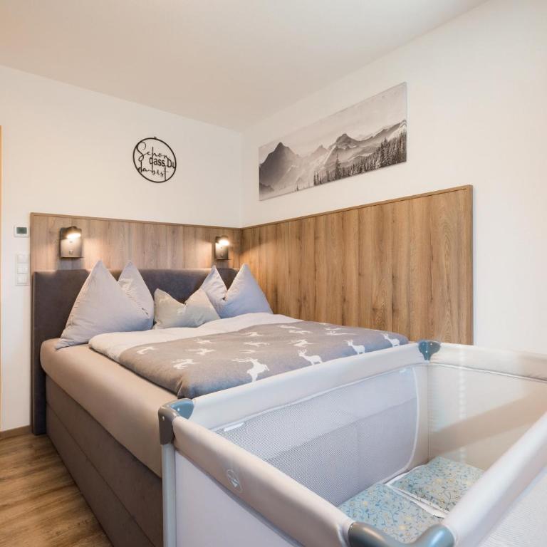 Apart Dahoam - Deluxe Apartment with Three-Bedroom and Mountain View - 25