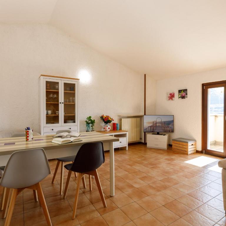Residence Rustico - Appartamento con 2 Camere da Letto e Balcone - 2