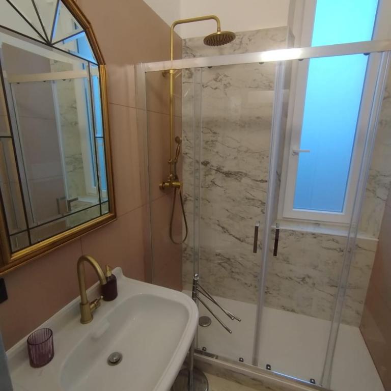 HERITAGE HOUSE City Center -ENTIRE APARTMENT- - Appartamento Deluxe con 2 Camere da Letto e Balcone - 9