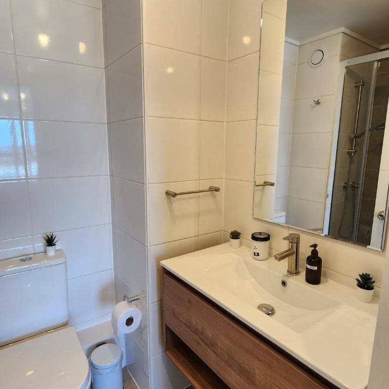 Cómodo, moderno, nuevo, 2D2B, incluye estacionamiento - Apartamento de 2 dormitorios - 3