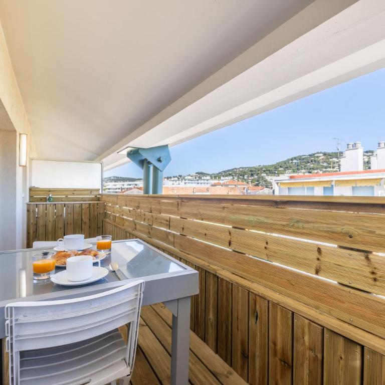 LB Vacation Rentals I Elegant Apartment with Terrace & Mezzanine in the heart of Cannes - Appartement 3 Chambres - 23