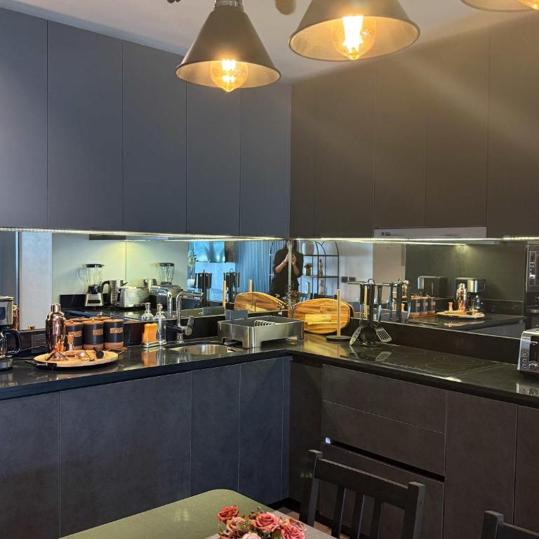HOM I Comodo y elegante tu hogar temporal en Av Las Condes - Apartment - 6
