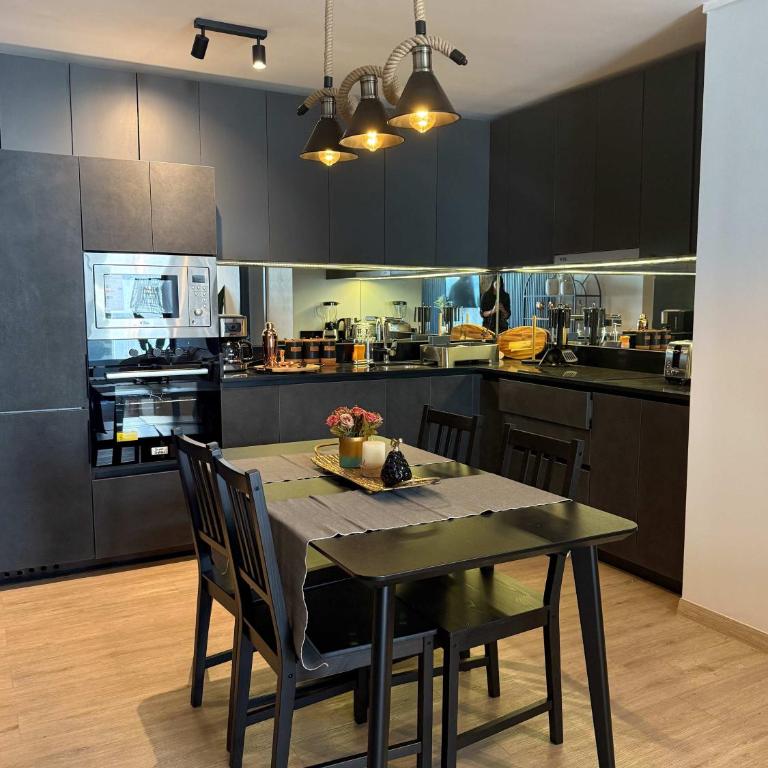 HOM I Comodo y elegante tu hogar temporal en Av Las Condes - Apartment - 10