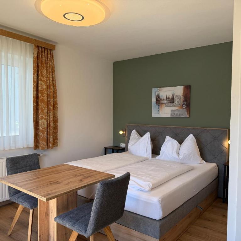 Hotel Seerose Wolfgangsee - Deluxe Doppelzimmer mit Balkon und Meerblick - 2