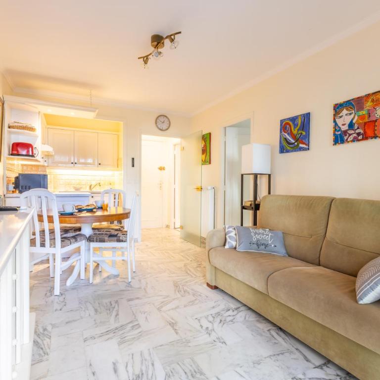 LB Vacation Rentals I Cannes Croisette, Large Terrace, Free Parking, Beaches - Appartement avec Balcon - 1