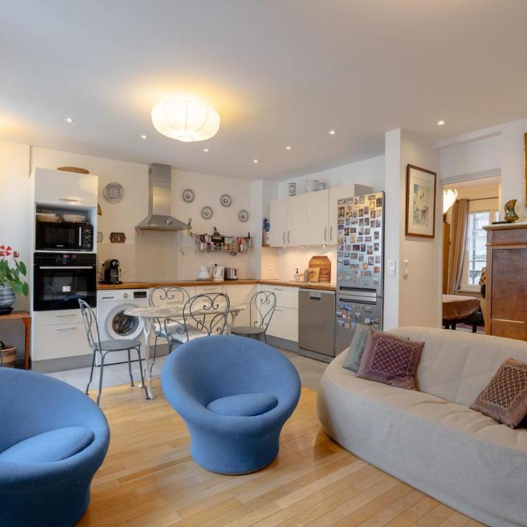 Elegant 2 Bd with AC Golden Triangle Location - Appartement - 1
