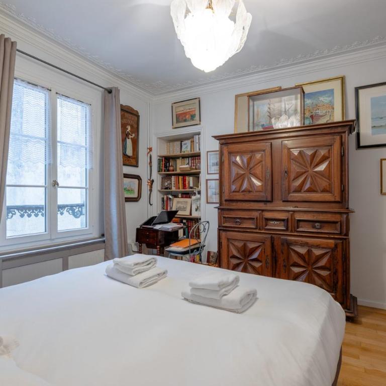 Elegant 2 Bd with AC Golden Triangle Location - Appartement - 11