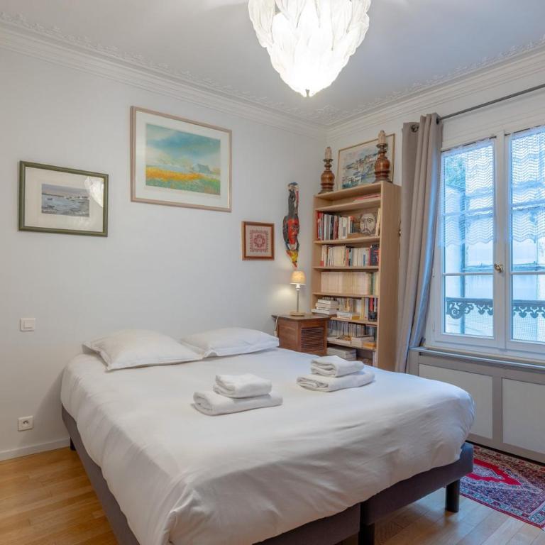Elegant 2 Bd with AC Golden Triangle Location - Appartement - 8