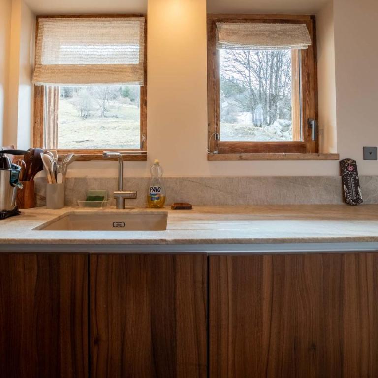 Chalet Yolo with Pool and Spa - Chalet - 14