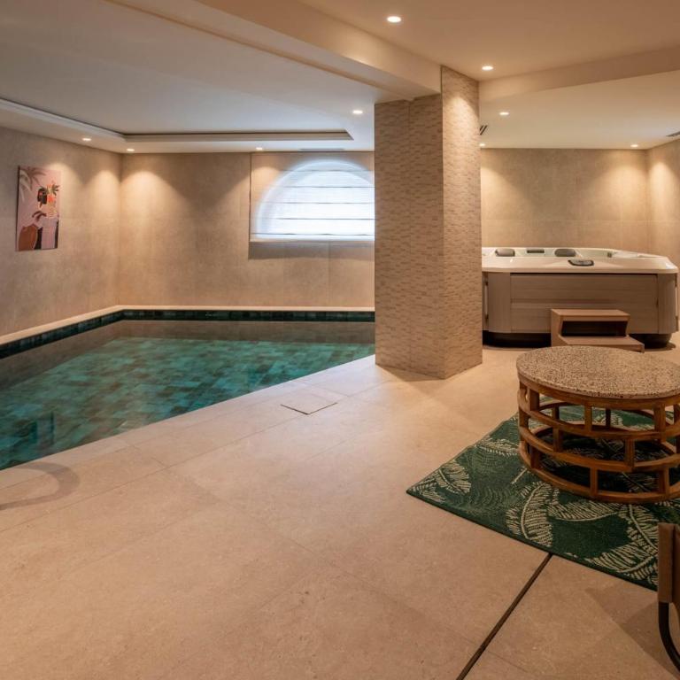Chalet Yolo with Pool and Spa - Chalet - 33