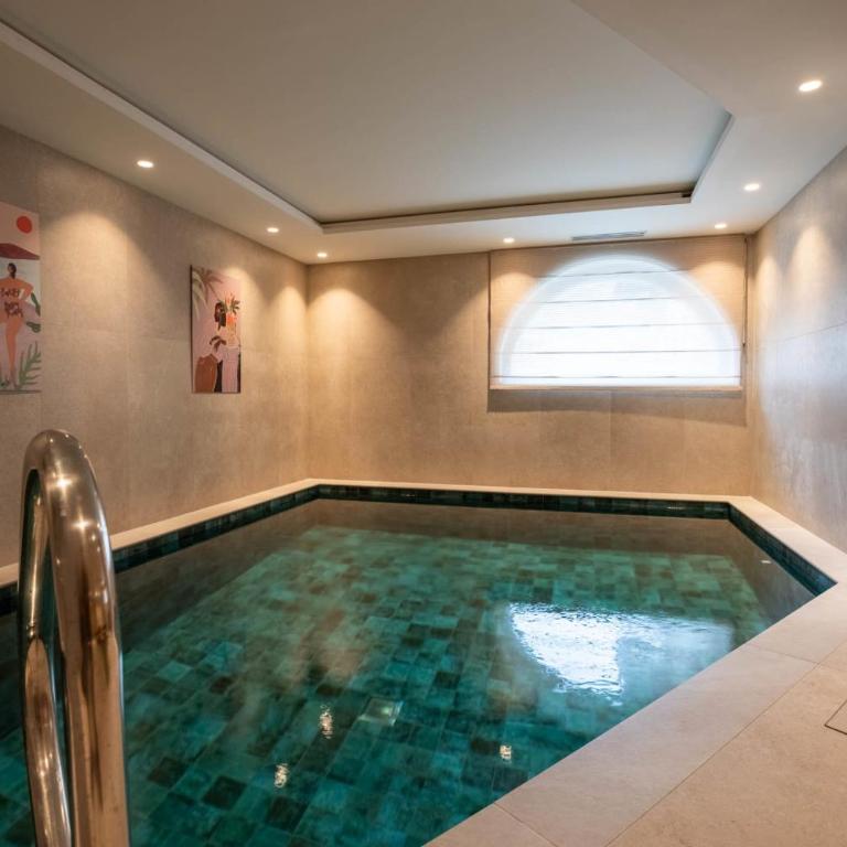 Chalet Yolo with Pool and Spa - Chalet - 34
