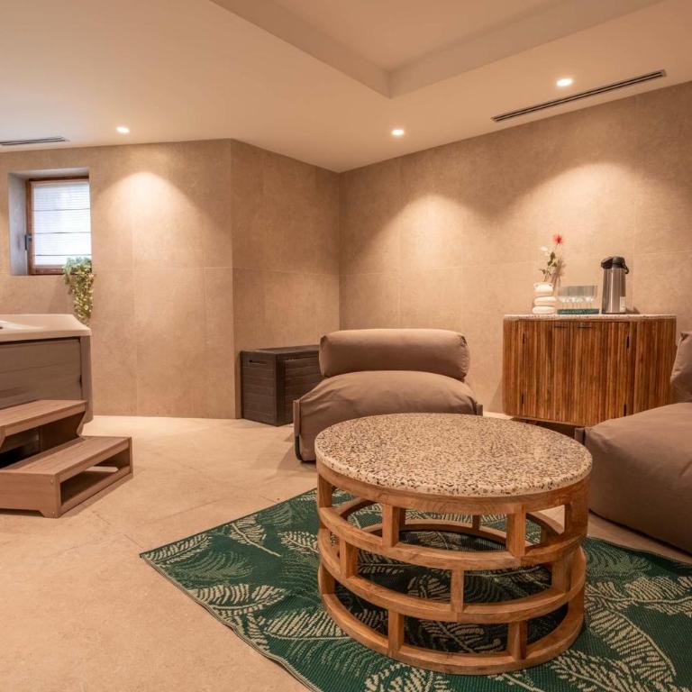 Chalet Yolo with Pool and Spa - Chalet - 36