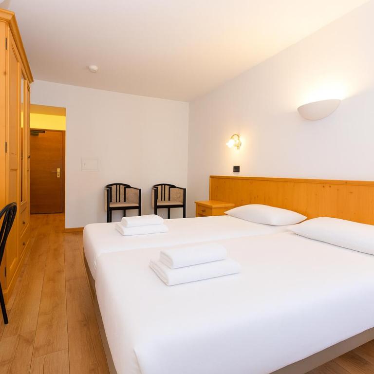 Hotel Bleis - Camera Matrimoniale con Balcone - 5