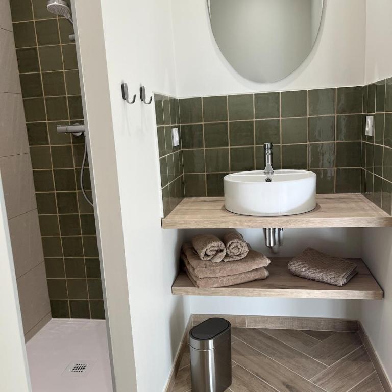 Chez Louise et Léo - Three-Bedroom House - 2