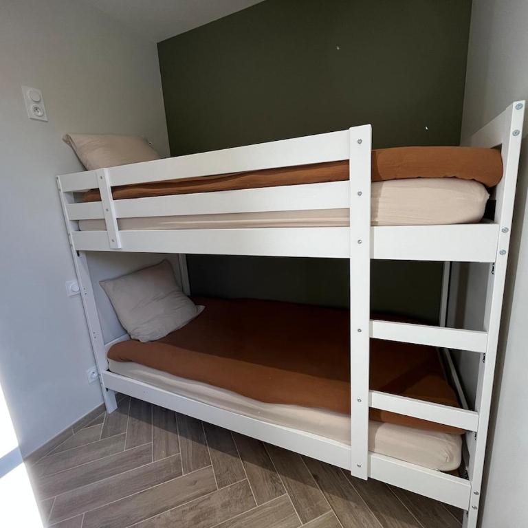Chez Louise et Léo - Three-Bedroom House - 3
