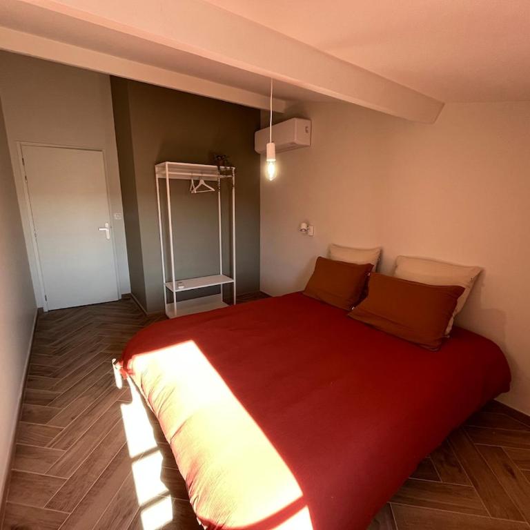 Chez Louise et Léo - Three-Bedroom House - 9