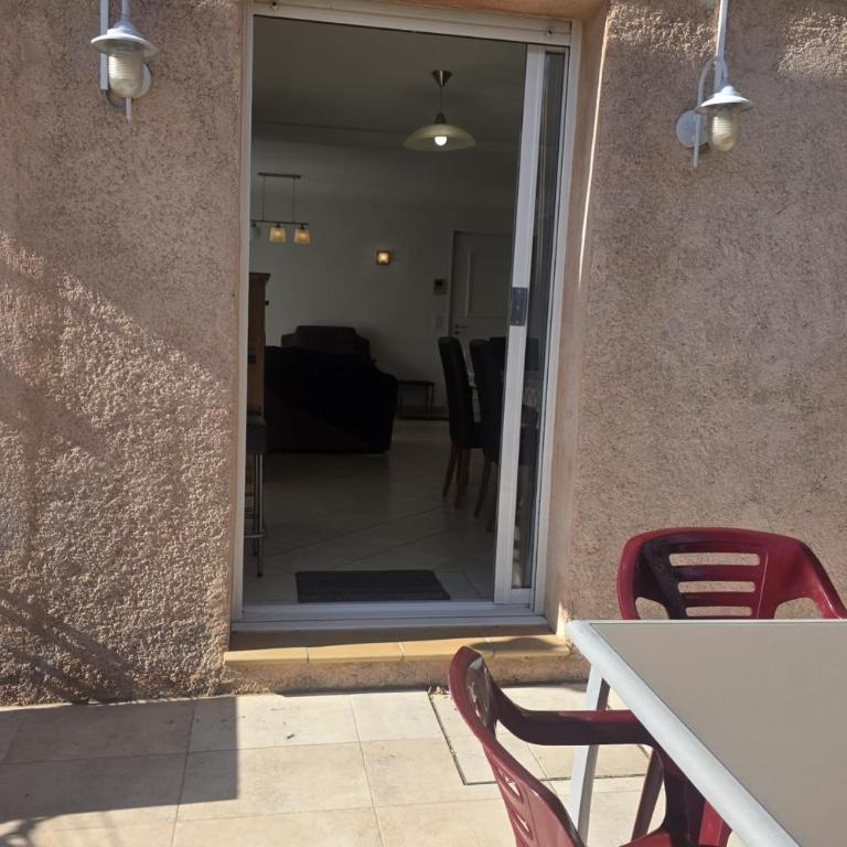 Beautiful Apartment with Garden Near Beach - Appartamento - 17