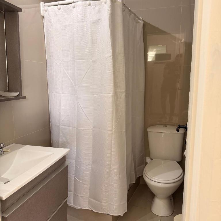 Cocheras Ezeiza Victoria - Habitación Familiar con baño privado - 7