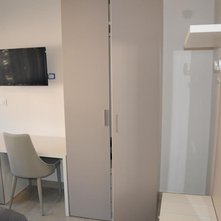 Affittacamere La Perla - Camera Matrimoniale con Bagno Privato - 9