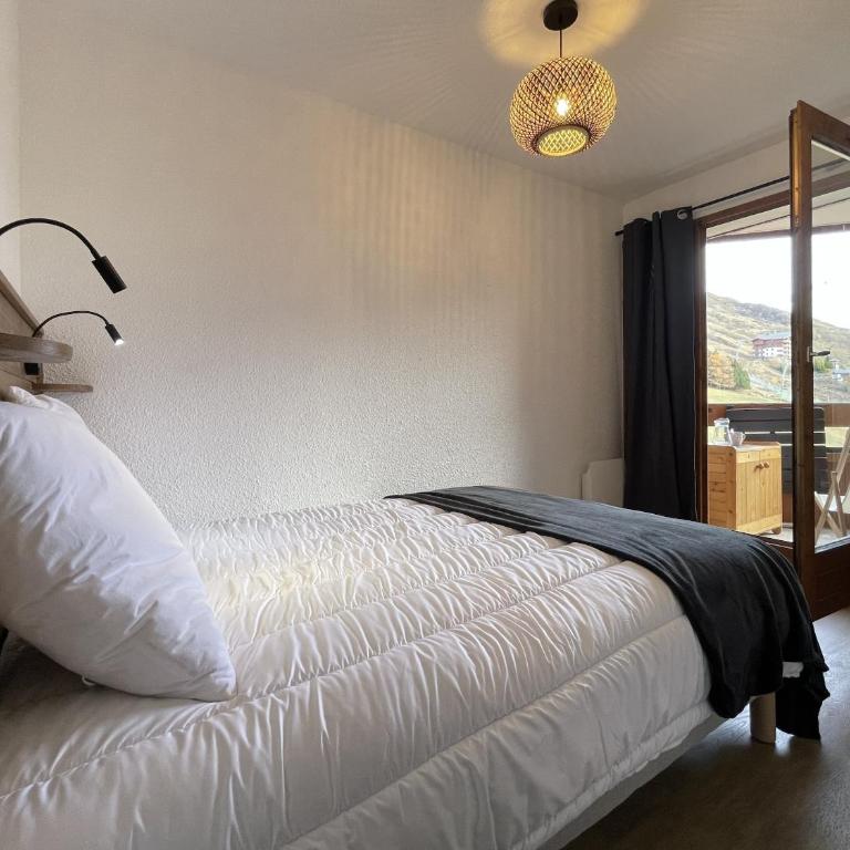 CI55 2 pieces coin montagne Sud skis aux pieds - One-Bedroom Apartment with Balcony and Mountain View - 4