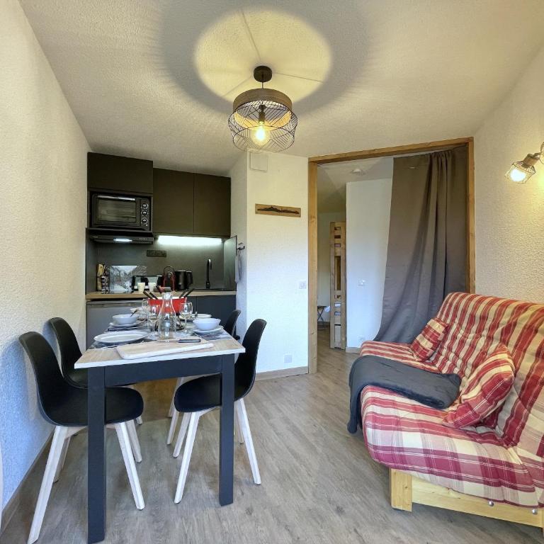 CI55 2 pieces coin montagne Sud skis aux pieds - One-Bedroom Apartment with Balcony and Mountain View - 5
