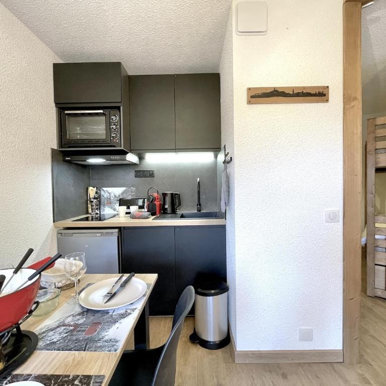CI55 2 pieces coin montagne Sud skis aux pieds - One-Bedroom Apartment with Balcony and Mountain View - 7