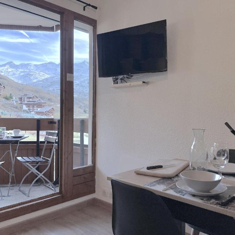 CI55 2 pieces coin montagne Sud skis aux pieds - One-Bedroom Apartment with Balcony and Mountain View - 35