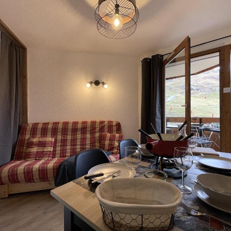 CI55 2 pieces coin montagne Sud skis aux pieds - One-Bedroom Apartment with Balcony and Mountain View - 10