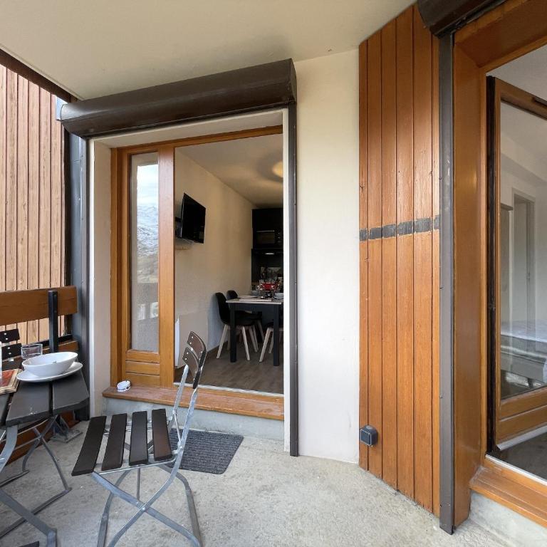 CI55 2 pieces coin montagne Sud skis aux pieds - One-Bedroom Apartment with Balcony and Mountain View - 15