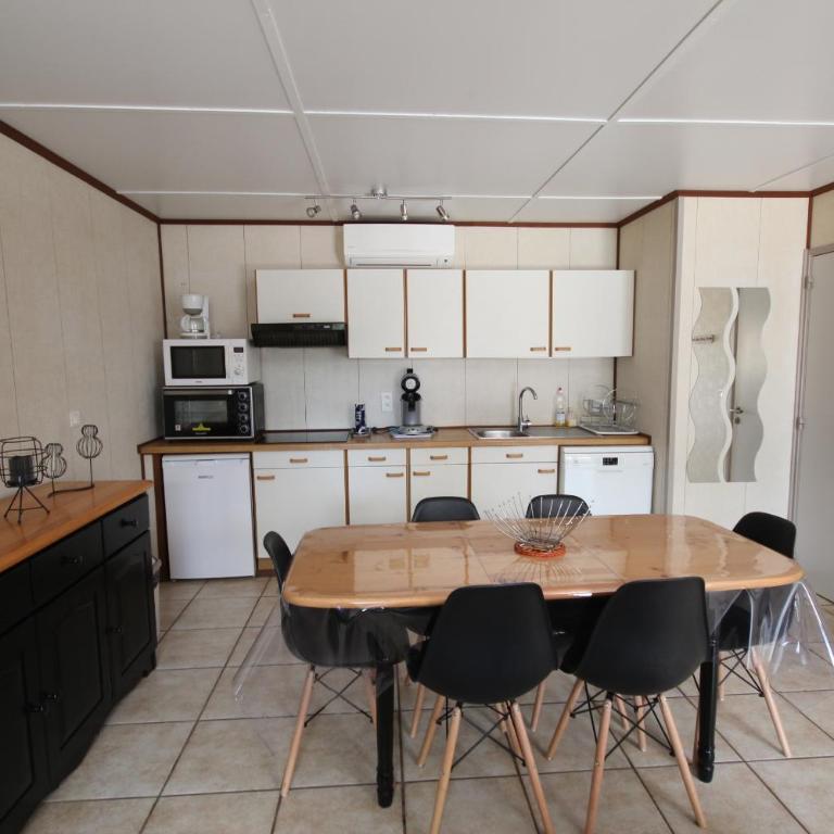 Domaine de vacances à 600m de la plage animations piscines en supplément belle villa climatisée 3 chambres 6 couchages WIFI LRPDSK3 - Three-Bedroom House - 5