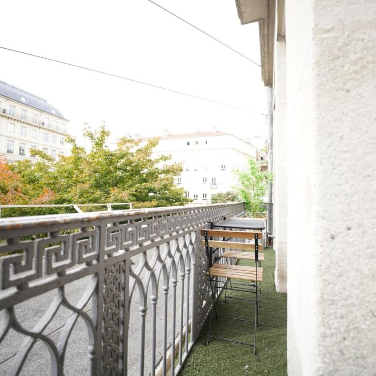 Modern & Hypercentre, Private Balcony - Two-Bedroom Deluxe Apartment with Balcony - 6