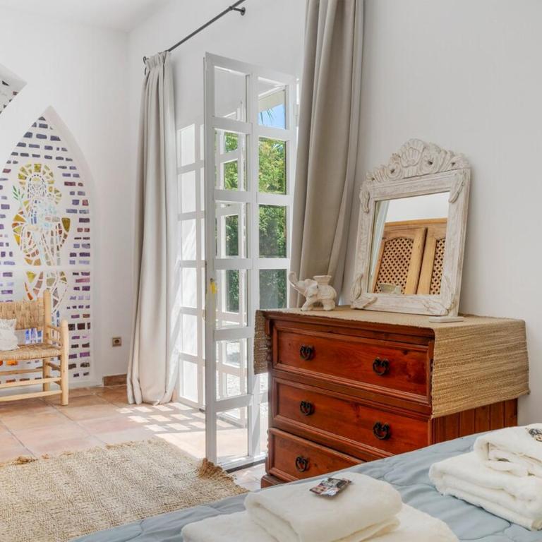 Unique Villa Calahonda - Villa - 22