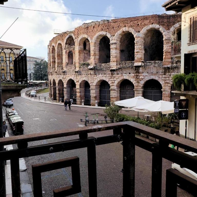 Truly Verona - Appartamento con Balcone - Arena Design - Via Leoncino 35 - 1