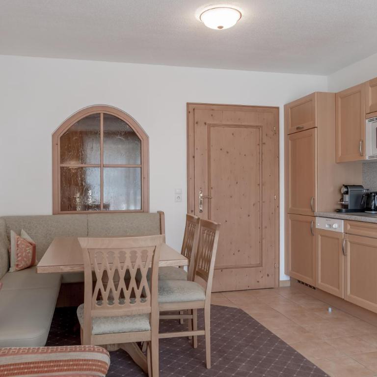 Hotel Garni Alpenresidenz Zimmer & Aparts - Deluxe Apartment mit 2 Schlafzimmern - 9