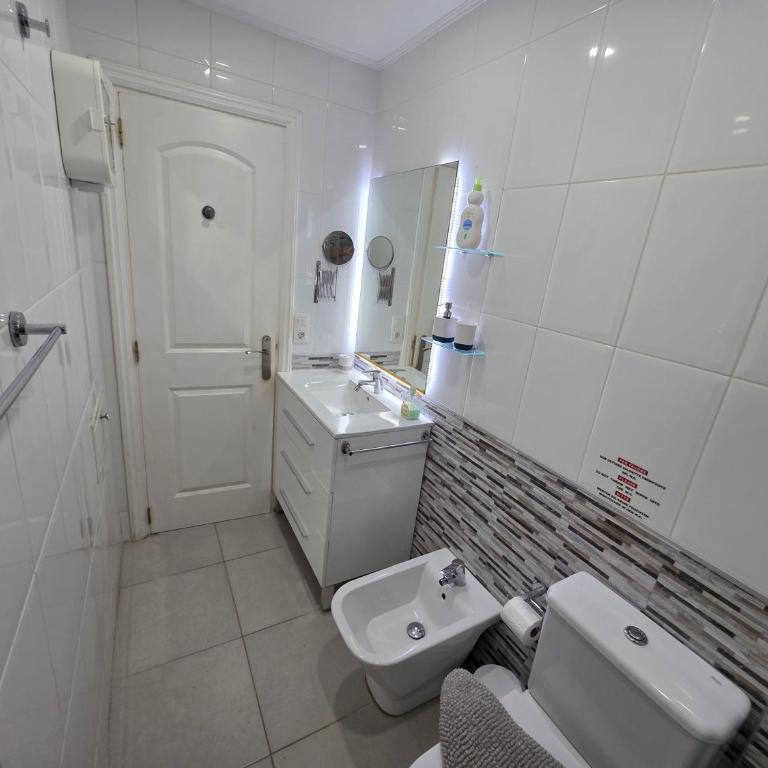 Apartment Jacaranda 2 by sea and beach, pool, very central, dishwasher, Wifi, fantastic seaview - Apartamento de 2 dormitorios - 20
