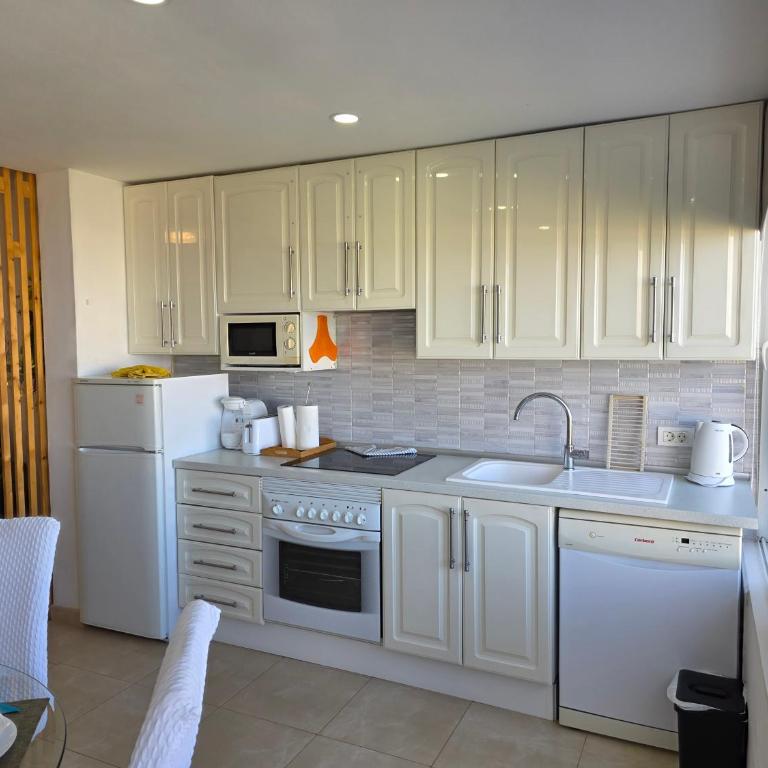 Apartment Jacaranda 2 by sea and beach, pool, very central, dishwasher, Wifi, fantastic seaview - Apartamento de 2 dormitorios - 13
