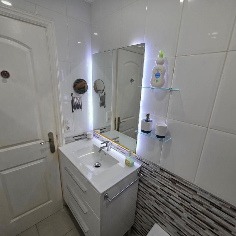 Apartment Jacaranda 2 by sea and beach, pool, very central, dishwasher, Wifi, fantastic seaview - Apartamento de 2 dormitorios - 21